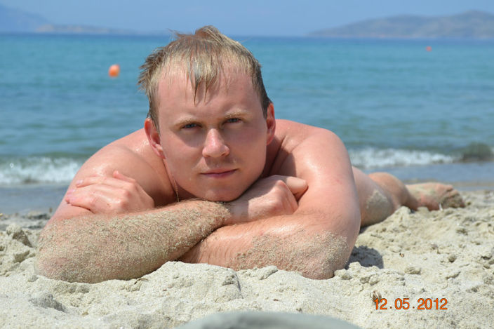 красавчик на море