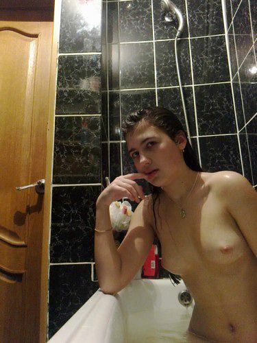 Это я в ванной  http://www.sexgangsters.com/?pid=336