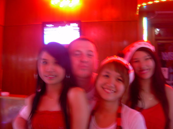 я и местные подруги(или друзья-хз)