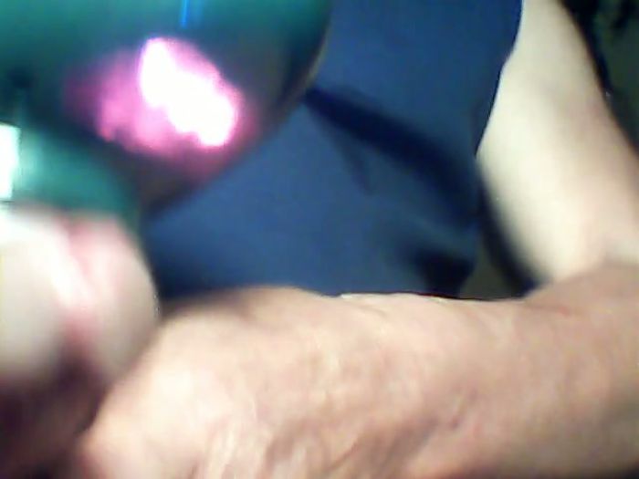 мастурбирам с вибратор