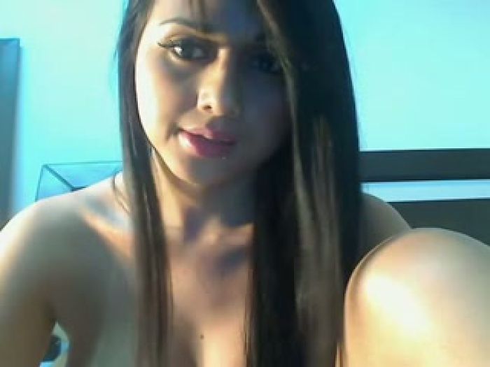 Young Cute 18 yo Girl get's dirty on Webcam