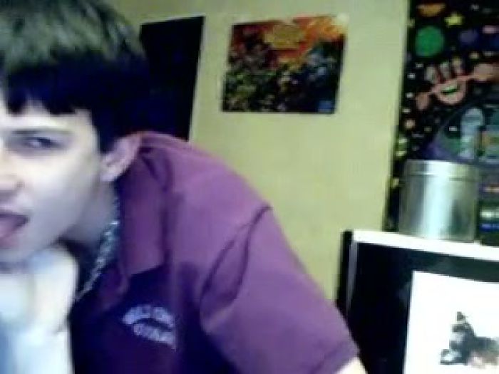 делая минет дома попалились))