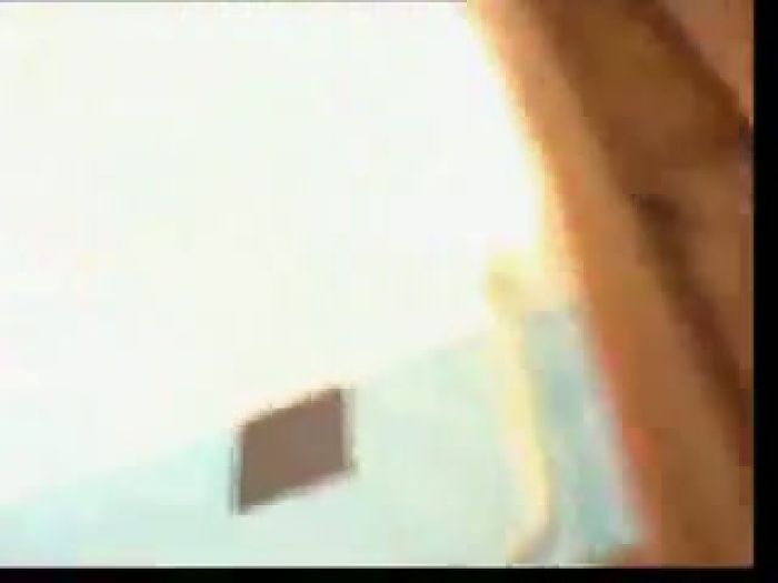 разводит на секс молодую  в ванной